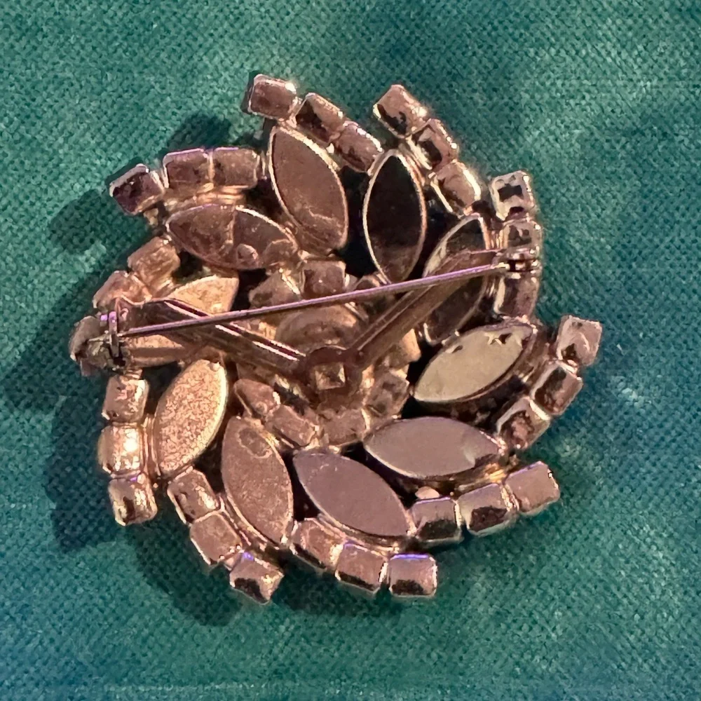 Gorgeous VTG Silver and Gray jeweled Brooch